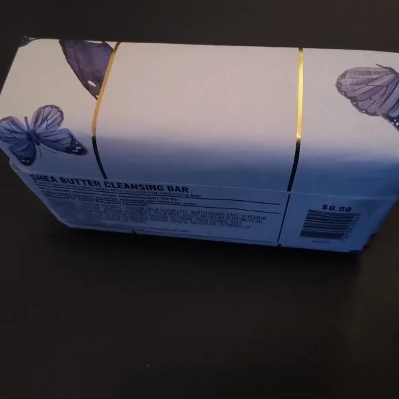 Bath & Body Works Cosmetics Bag with Cleansing Soap Bar - Picture 16 of 16